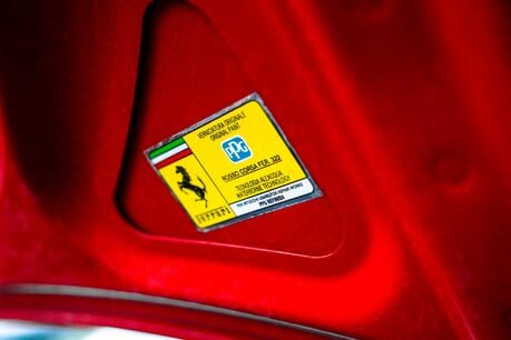 Ferrari Roma WARRANTY. PASSENGER DISPLAY. CARBON STEERING WHEEL. MAGNERIDE SUSPENSION. 28