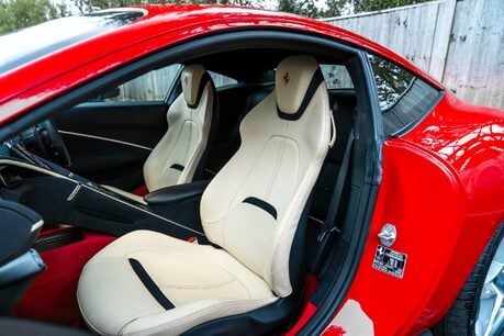 Ferrari Roma WARRANTY. PASSENGER DISPLAY. CARBON STEERING WHEEL. MAGNERIDE SUSPENSION. 17