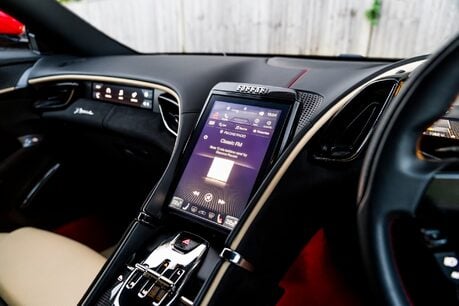 Ferrari Roma WARRANTY. PASSENGER DISPLAY. CARBON STEERING WHEEL. MAGNERIDE SUSPENSION. 21