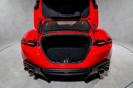 Ferrari Roma WARRANTY. PASSENGER DISPLAY. CARBON STEERING WHEEL. MAGNERIDE SUSPENSION. 53