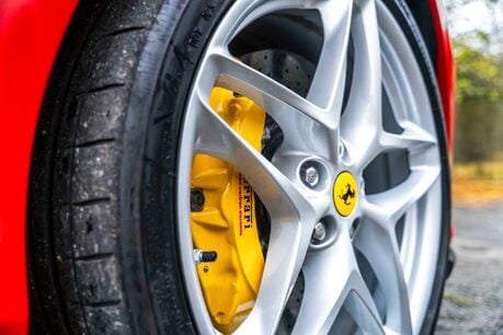 Ferrari Roma WARRANTY. PASSENGER DISPLAY. CARBON STEERING WHEEL. MAGNERIDE SUSPENSION. 12