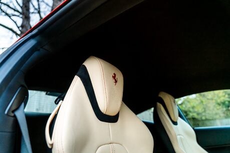 Ferrari Roma WARRANTY. PASSENGER DISPLAY. CARBON STEERING WHEEL. MAGNERIDE SUSPENSION. 19