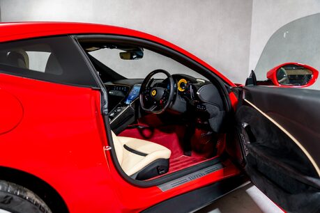 Ferrari Roma WARRANTY. PASSENGER DISPLAY. CARBON STEERING WHEEL. MAGNERIDE SUSPENSION. 11