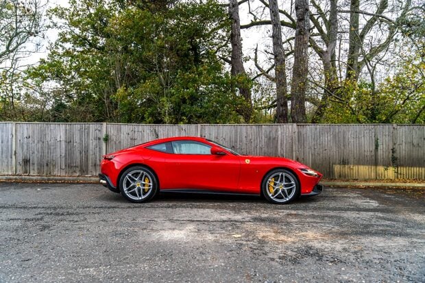 Ferrari Roma WARRANTY. PASSENGER DISPLAY. CARBON STEERING WHEEL. MAGNERIDE SUSPENSION. 1