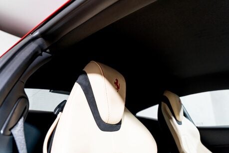 Ferrari Roma WARRANTY. PASSENGER DISPLAY. CARBON STEERING WHEEL. MAGNERIDE SUSPENSION. 18