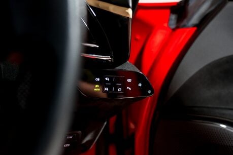 Ferrari Roma WARRANTY. PASSENGER DISPLAY. CARBON STEERING WHEEL. MAGNERIDE SUSPENSION. 35