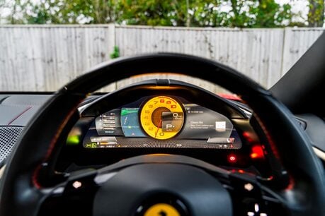 Ferrari Roma WARRANTY. PASSENGER DISPLAY. CARBON STEERING WHEEL. MAGNERIDE SUSPENSION. 25