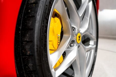 Ferrari Roma WARRANTY. PASSENGER DISPLAY. CARBON STEERING WHEEL. MAGNERIDE SUSPENSION. 10