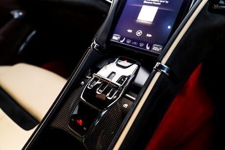 Ferrari Roma WARRANTY. PASSENGER DISPLAY. CARBON STEERING WHEEL. MAGNERIDE SUSPENSION. 22