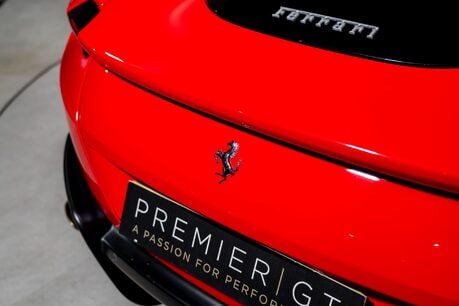 Ferrari Roma WARRANTY. PASSENGER DISPLAY. CARBON STEERING WHEEL. MAGNERIDE SUSPENSION. 44