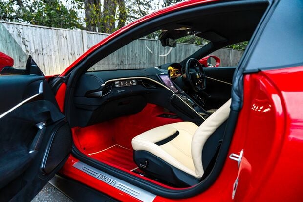 Ferrari Roma WARRANTY. PASSENGER DISPLAY. CARBON STEERING WHEEL. MAGNERIDE SUSPENSION. 2