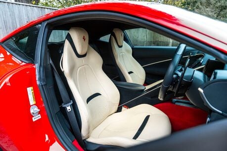 Ferrari Roma WARRANTY. PASSENGER DISPLAY. CARBON STEERING WHEEL. MAGNERIDE SUSPENSION. 16