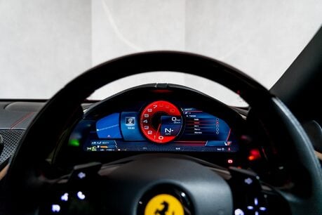 Ferrari Roma WARRANTY. PASSENGER DISPLAY. CARBON STEERING WHEEL. MAGNERIDE SUSPENSION. 28