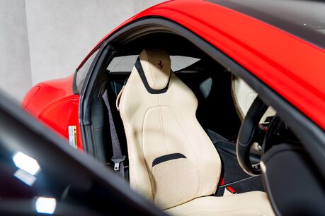 Ferrari Roma WARRANTY. PASSENGER DISPLAY. CARBON STEERING WHEEL. MAGNERIDE SUSPENSION. 17