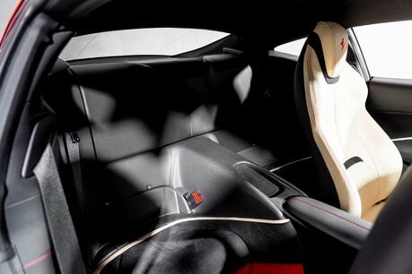 Ferrari Roma WARRANTY. PASSENGER DISPLAY. CARBON STEERING WHEEL. MAGNERIDE SUSPENSION. 19