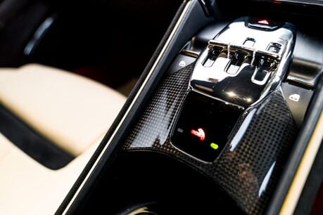 Ferrari Roma WARRANTY. PASSENGER DISPLAY. CARBON STEERING WHEEL. MAGNERIDE SUSPENSION. 24