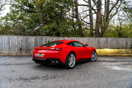 Ferrari Roma WARRANTY. PASSENGER DISPLAY. CARBON STEERING WHEEL. MAGNERIDE SUSPENSION. 4