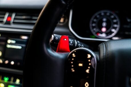 Land Rover Range Rover SV AUTOBIOGRAPHY DYNAMIC BLACK. H,C & M SEATS. REAR ENTERTAINMENT. PANO ROOF. 16