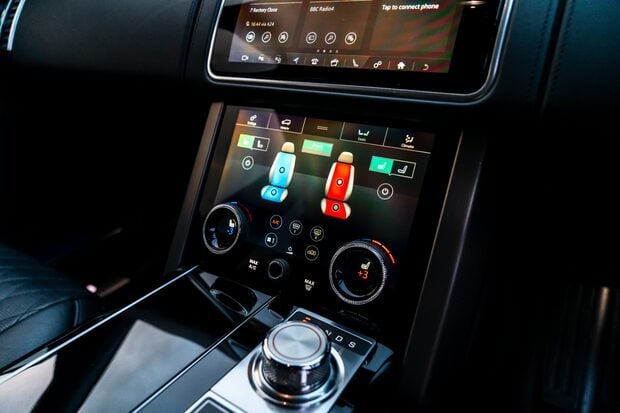 Land Rover Range Rover SV AUTOBIOGRAPHY DYNAMIC BLACK. H,C & M SEATS. REAR ENTERTAINMENT. PANO ROOF. 5