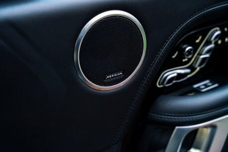 Land Rover Range Rover SV AUTOBIOGRAPHY DYNAMIC BLACK. H,C & M SEATS. REAR ENTERTAINMENT. PANO ROOF. 20