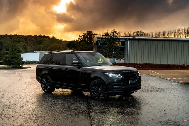 Land Rover Range Rover SV AUTOBIOGRAPHY DYNAMIC BLACK. H,C & M SEATS. REAR ENTERTAINMENT. PANO ROOF. 3