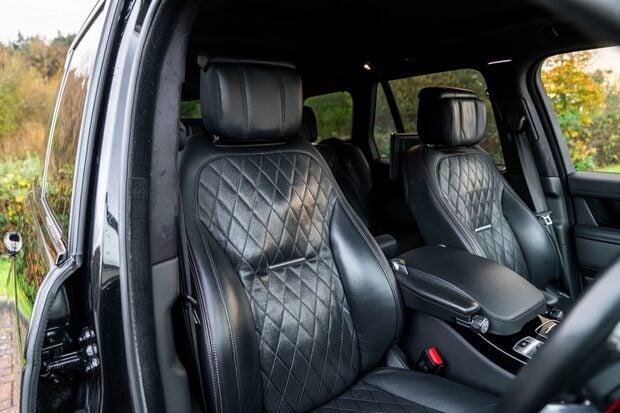 Land Rover Range Rover SV AUTOBIOGRAPHY DYNAMIC BLACK. H,C & M SEATS. REAR ENTERTAINMENT. PANO ROOF. 2