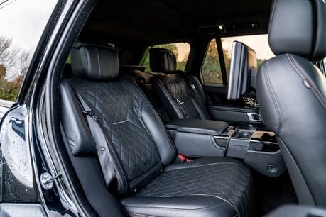 Land Rover Range Rover SV AUTOBIOGRAPHY DYNAMIC BLACK. H,C & M SEATS. REAR ENTERTAINMENT. PANO ROOF. 6