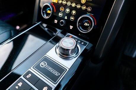 Land Rover Range Rover SV AUTOBIOGRAPHY DYNAMIC BLACK. H,C & M SEATS. REAR ENTERTAINMENT. PANO ROOF. 15