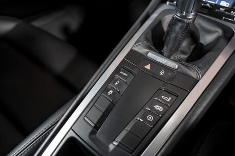 Porsche 911 CARRERA 4S. MANUAL. HEATED SEATS. BOSE. SPORT EXHAUST 32