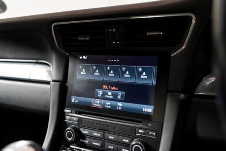 Porsche 911 CARRERA 4S. MANUAL. HEATED SEATS. BOSE. SPORT EXHAUST 34