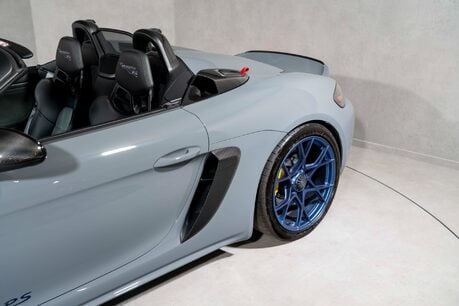 Porsche 718 SPYDER RS PDK. WEISSACH PACKAGE. CERAMIC BRAKES. LIFT. BOSE. 39