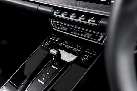 Porsche 911 TARGA 4S PDK. SPORT DESIGN PACKAGE. BOSE. SPORT EXHAUST. PORSCHE INNODRIVE. 37