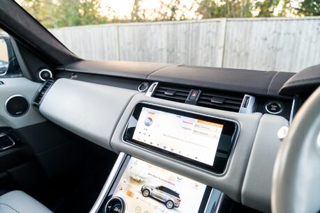 Land Rover Range Rover Sport SVR. URBAN EDITION. DEPLOYABLE SIDE STEPS. PANO ROOF. HUD. PIXEL LEDS. 18
