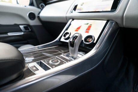 Land Rover Range Rover Sport SVR. URBAN EDITION. DEPLOYABLE SIDE STEPS. PANO ROOF. HUD. PIXEL LEDS. 21