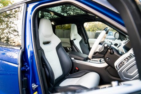 Land Rover Range Rover Sport SVR. URBAN EDITION. DEPLOYABLE SIDE STEPS. PANO ROOF. HUD. PIXEL LEDS. 12