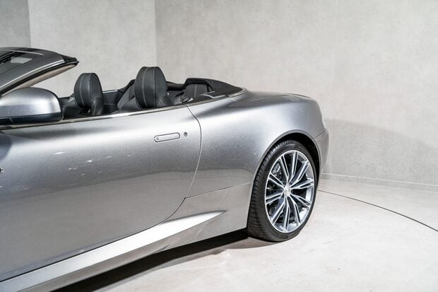 Aston Martin Virage V12 VOLANTE. 1 OF 388. COMPREHENSIVE ASTON HISTORY. CERAMICS. SPORTS SEATS 3