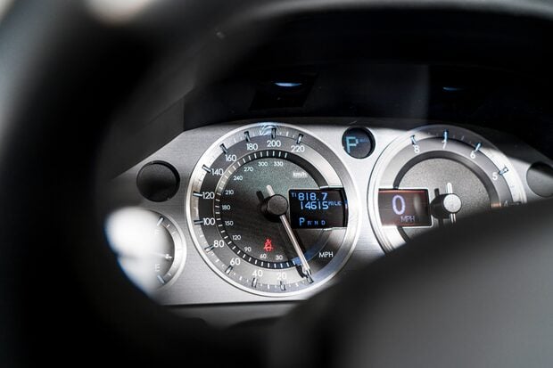 Aston Martin Virage V12 VOLANTE. 1 OF 388. COMPREHENSIVE ASTON HISTORY. CERAMICS. SPORTS SEATS 5