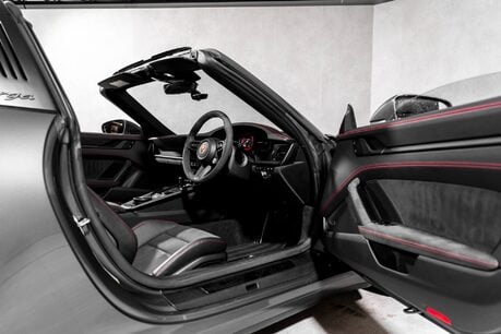 Porsche 911 TARGA 4 GTS PDK. SPORT DESIGN PACKAGE. BOSE. MATTE CARBON INTERIOR. PDLS+ 14