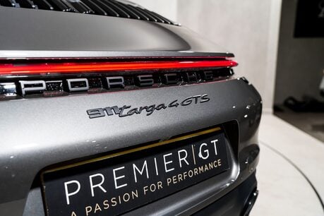 Porsche 911 TARGA 4 GTS PDK. SPORT DESIGN PACKAGE. BOSE. MATTE CARBON INTERIOR. PDLS+ 51