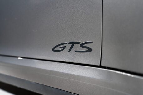 Porsche 911 TARGA 4 GTS PDK. SPORT DESIGN PACKAGE. BOSE. MATTE CARBON INTERIOR. PDLS+ 53