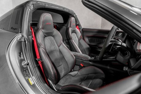 Porsche 911 TARGA 4 GTS PDK. SPORT DESIGN PACKAGE. BOSE. MATTE CARBON INTERIOR. PDLS+ 16