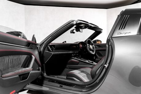 Porsche 911 TARGA 4 GTS PDK. SPORT DESIGN PACKAGE. BOSE. MATTE CARBON INTERIOR. PDLS+ 15