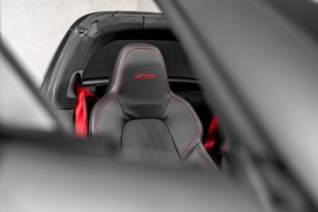 Porsche 911 TARGA 4 GTS PDK. SPORT DESIGN PACKAGE. BOSE. MATTE CARBON INTERIOR. PDLS+ 20