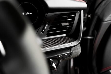 Porsche 911 TARGA 4 GTS PDK. SPORT DESIGN PACKAGE. BOSE. MATTE CARBON INTERIOR. PDLS+ 40