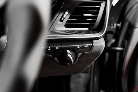 Porsche 911 TARGA 4 GTS PDK. SPORT DESIGN PACKAGE. BOSE. MATTE CARBON INTERIOR. PDLS+ 39