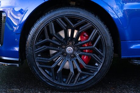 Land Rover Range Rover Sport SVR URBAN EDITION. URBAN EDITION. FIXED SIDE STEPS. PANO ROOF. PIXEL LEDS 6