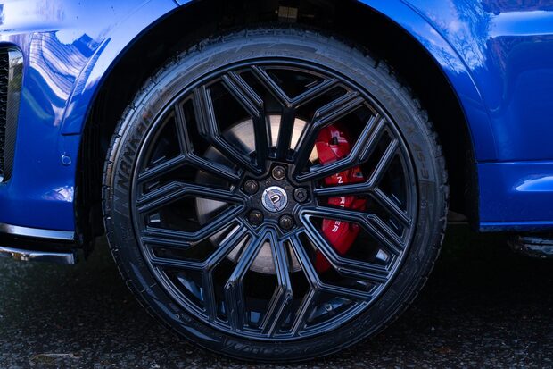 Land Rover Range Rover Sport SVR URBAN EDITION. URBAN EDITION. FIXED SIDE STEPS. PANO ROOF. PIXEL LEDS 4