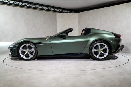 Ferrari 12 Cilindri SPIDER. DELIVERY MILEAGE. NERO DS EXTERIOR PACK. CARBON WHEEL & LEDs. LIFT 8