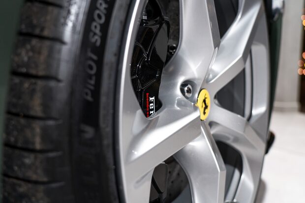 Ferrari 12 Cilindri SPIDER. DELIVERY MILEAGE. NERO DS EXTERIOR PACK. CARBON WHEEL & LEDs. LIFT 5