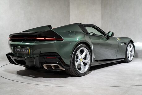 Ferrari 12 Cilindri SPIDER. DELIVERY MILEAGE. NERO DS EXTERIOR PACK. CARBON WHEEL & LEDs. LIFT 4